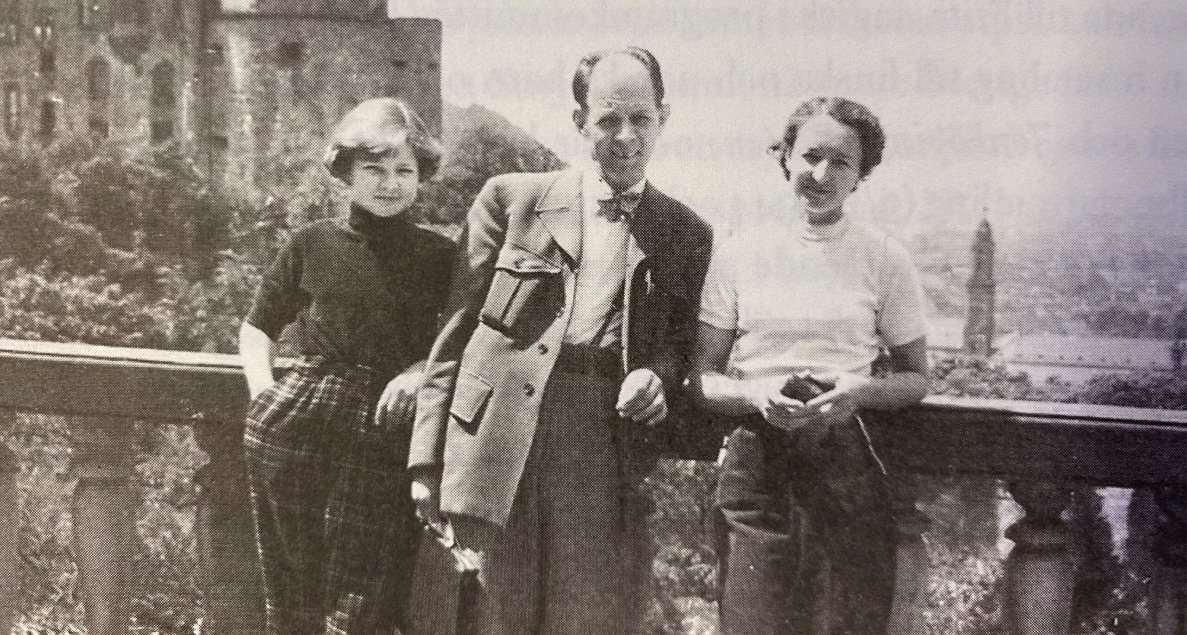 Från vänster: Christina Hamrin, Carl-Olof Hamrin, Jenz Hamrin. Tyskland (1955). Privat.